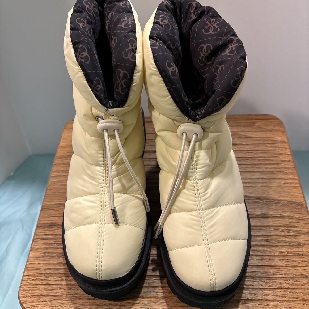 GUESS Women's Leeda2 Ivory/Cream Nylon Ankle Boot Sz 5M Soft comfy and versatil